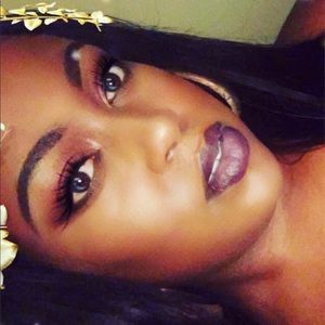 Meet your Posher, Ebony